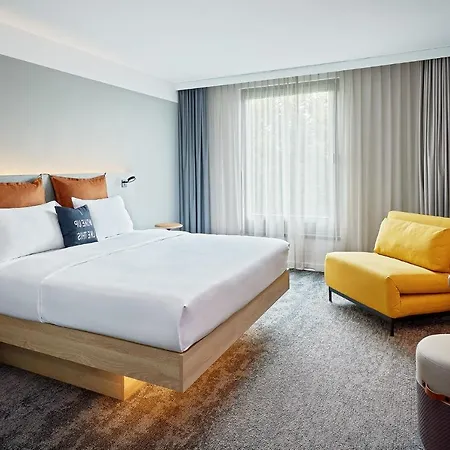 Moxy 3*
