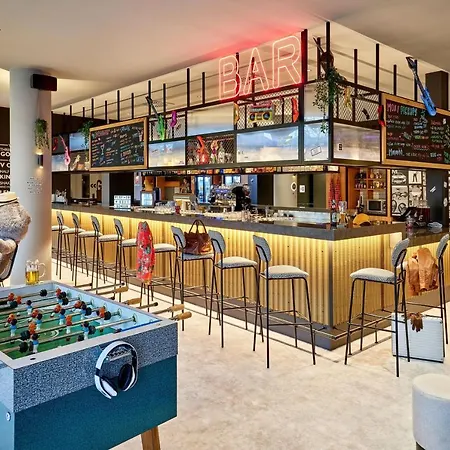 Renaissance Hotel 4*