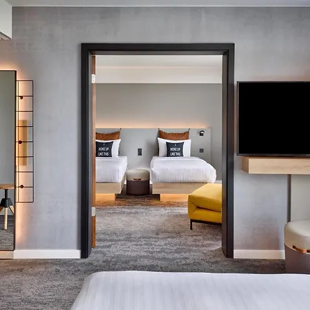Renaissance Hotel 4*