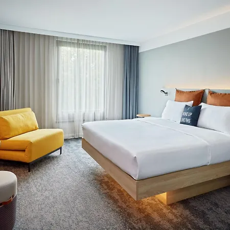 Moxy 3*
