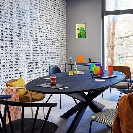 Ξενοδοχείο Moxy 3*